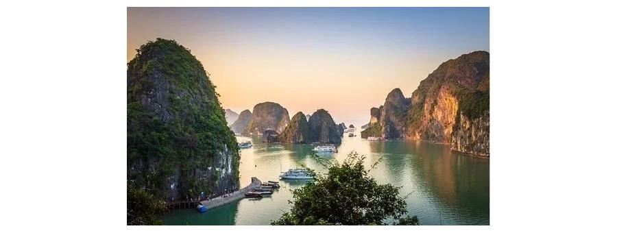 Ha Long Bay  4 days 3 nights 3 balls 3980 yuan/bit (July-August)